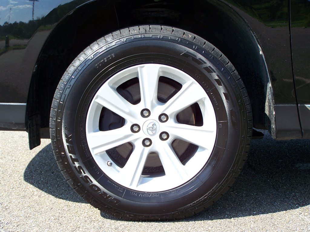 2013 Toyota Highlander - $10,890