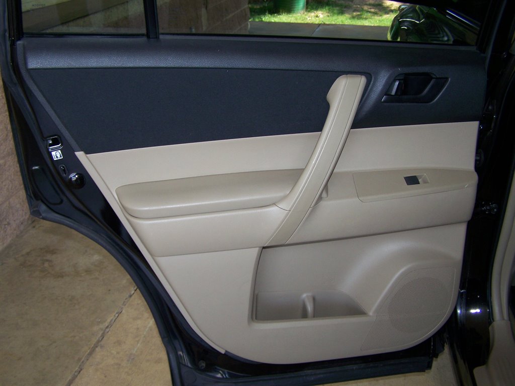 2013 Toyota Highlander - $10,890