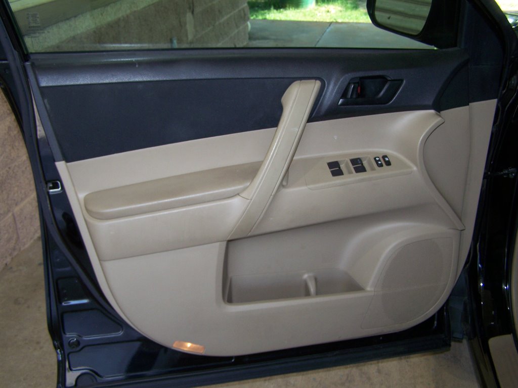 2013 Toyota Highlander - $10,890