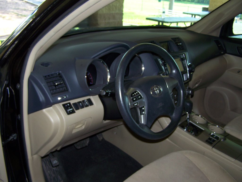 2013 Toyota Highlander - $10,890