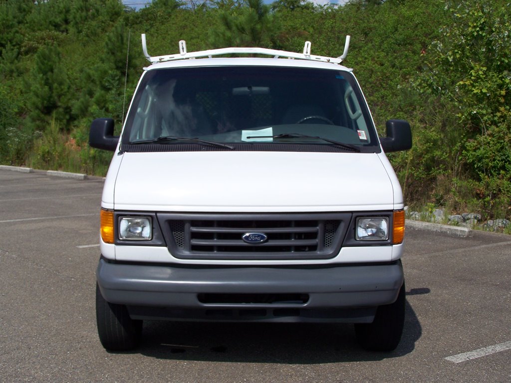 2005 Ford E-350 - $16,890