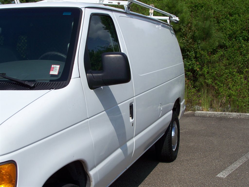 2005 Ford E-350 - $16,890