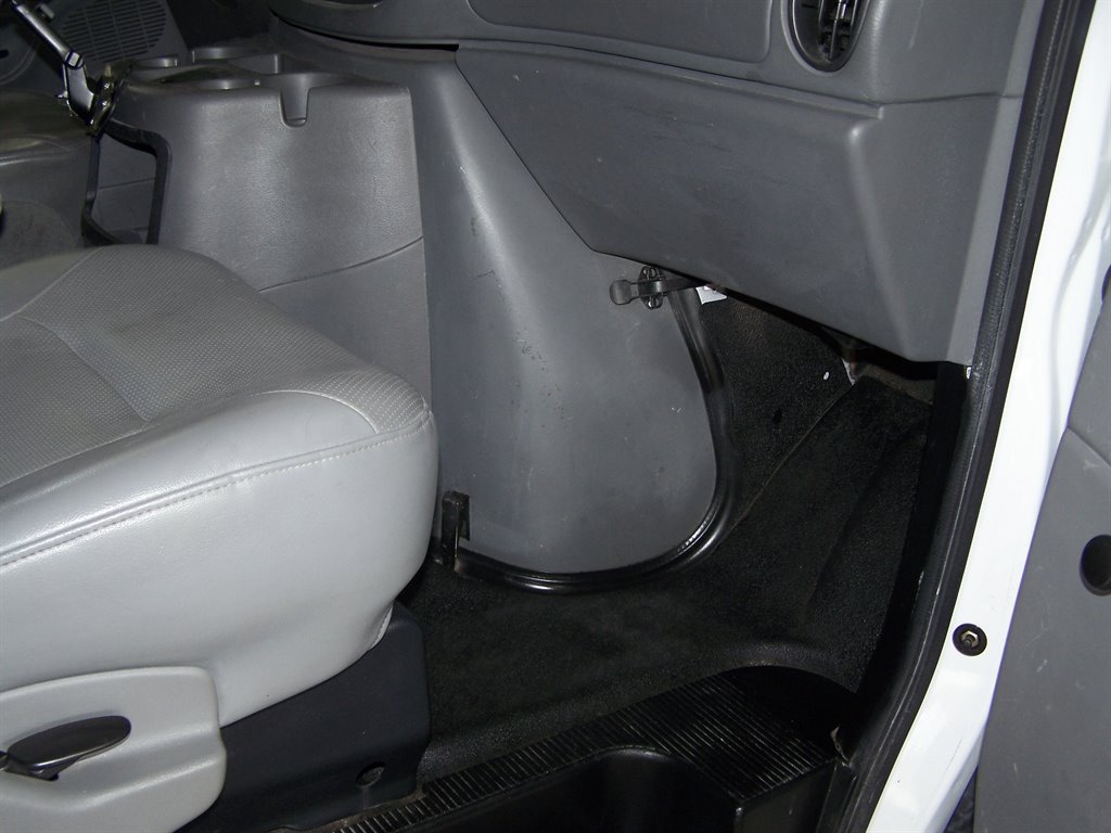 2005 Ford E-350 - $16,890