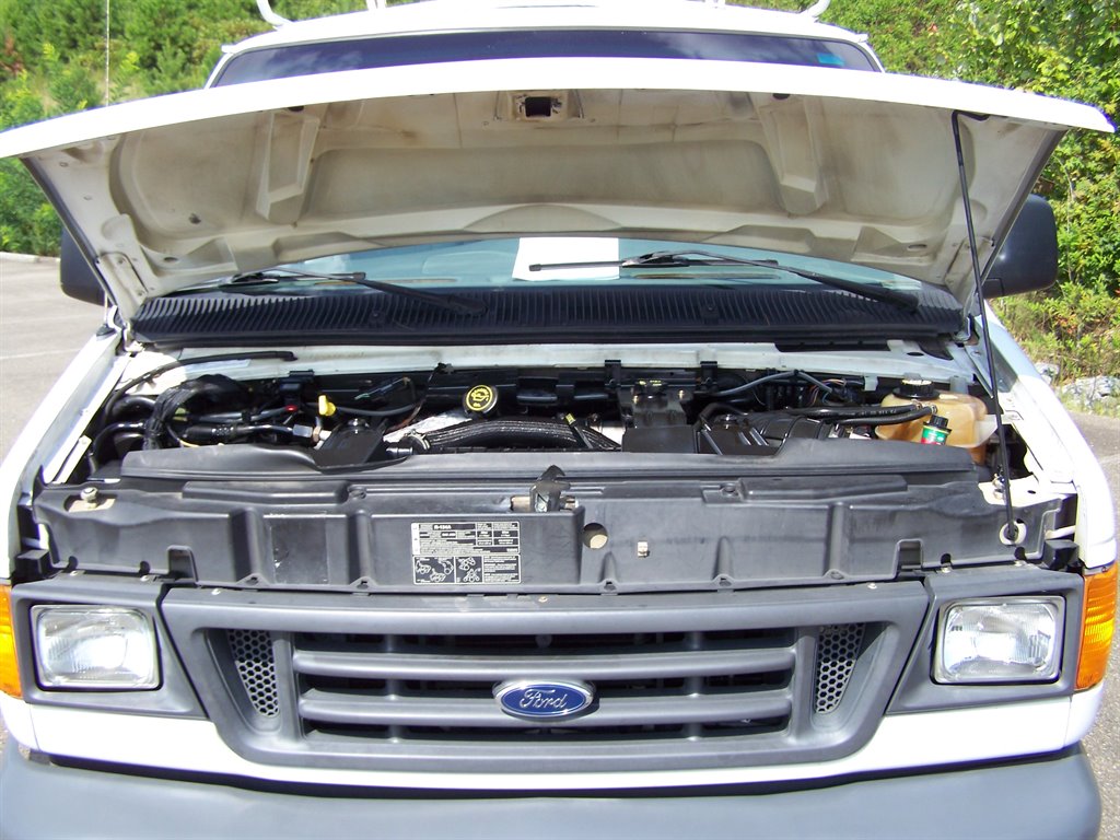 2005 Ford E-350 - $16,890