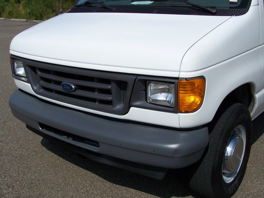 2005 Ford E-350 - $16,890