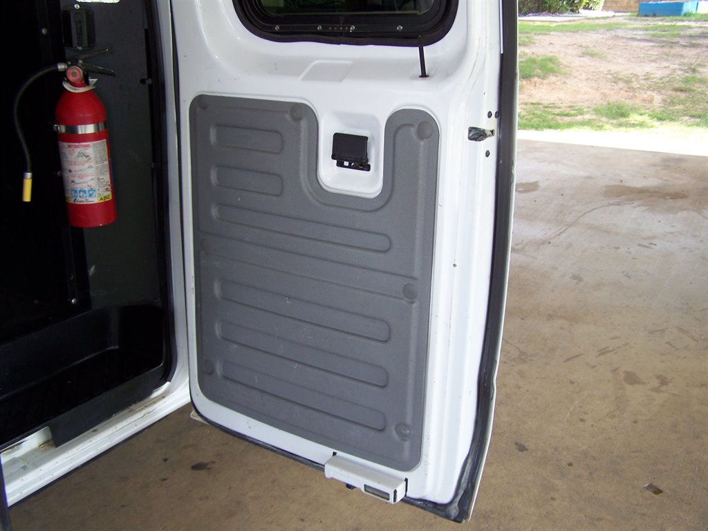 2005 Ford E-350 - $16,890