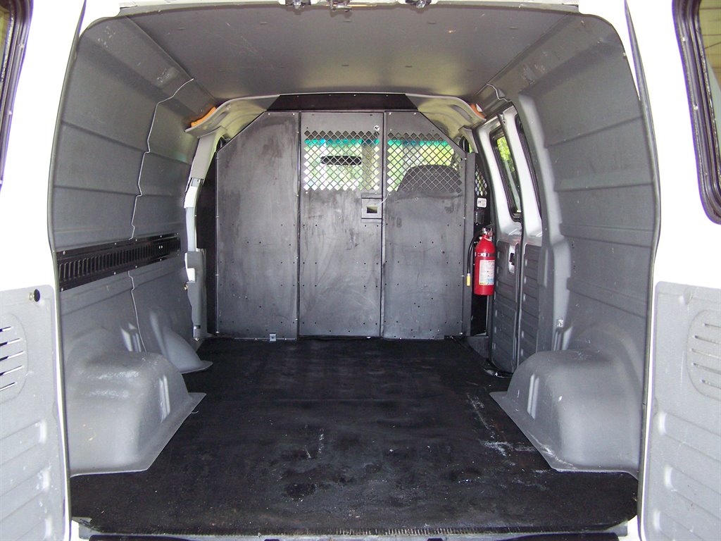 2005 Ford E-350 - $16,890