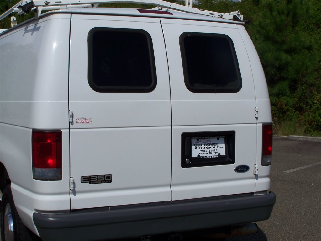 2005 Ford E-350 - $16,890