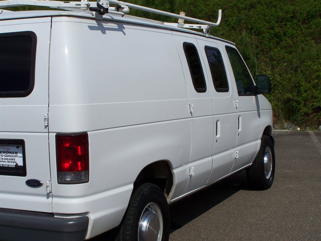 2005 Ford E-350 - $16,890