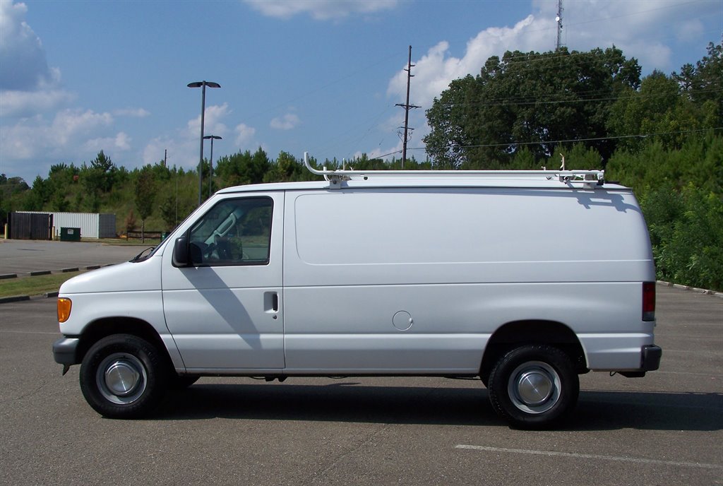 2005 Ford E-350 - $16,890