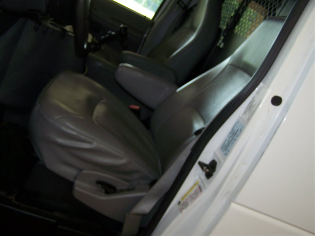 2005 Ford E-350 - $16,890