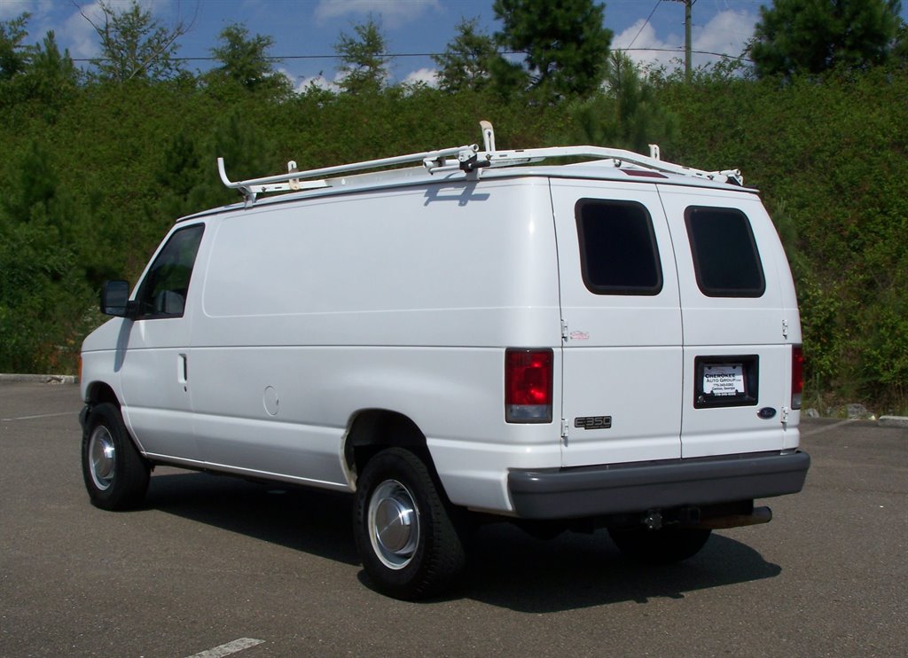 2005 Ford E-350 - $16,890