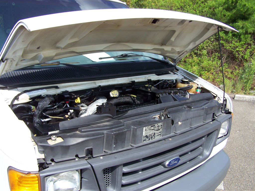 2005 Ford E-350 - $16,890