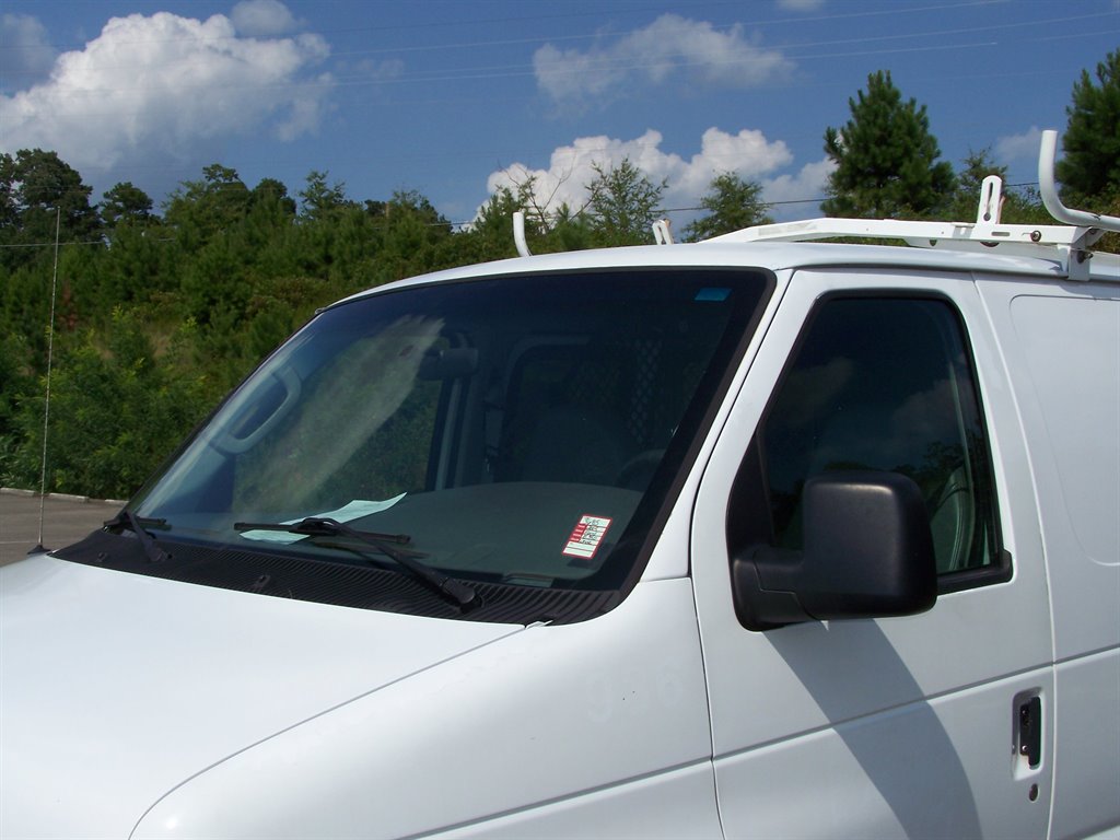2005 Ford E-350 - $16,890