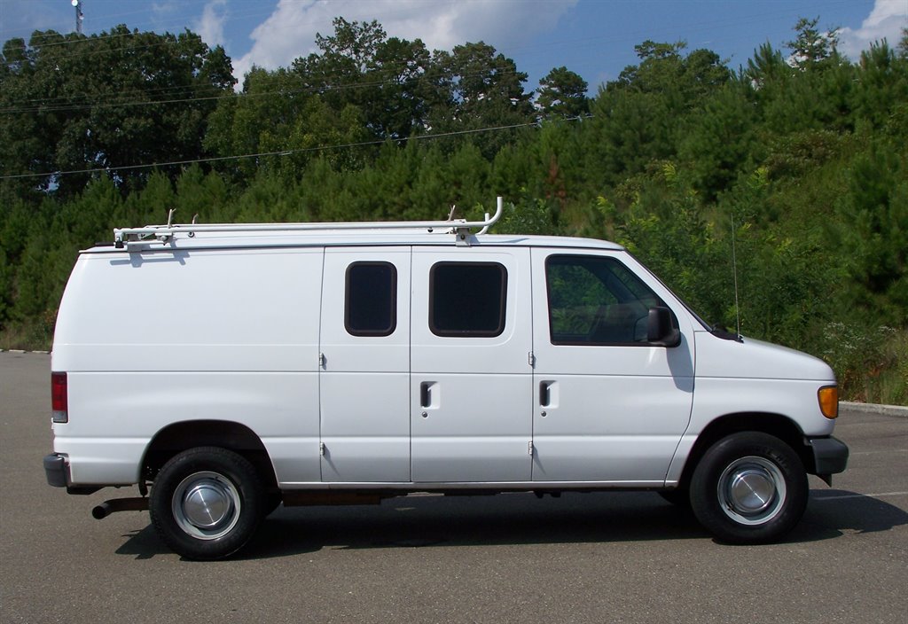2005 Ford E-350 - $16,890