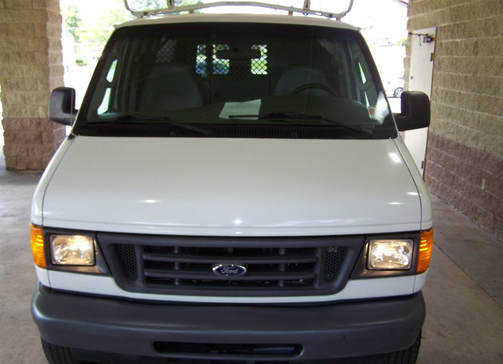 2005 Ford E-350 - $16,890