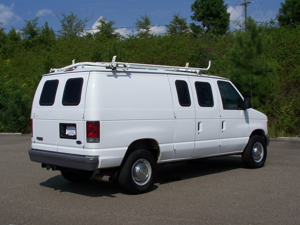 2005 Ford E-350 - $16,890