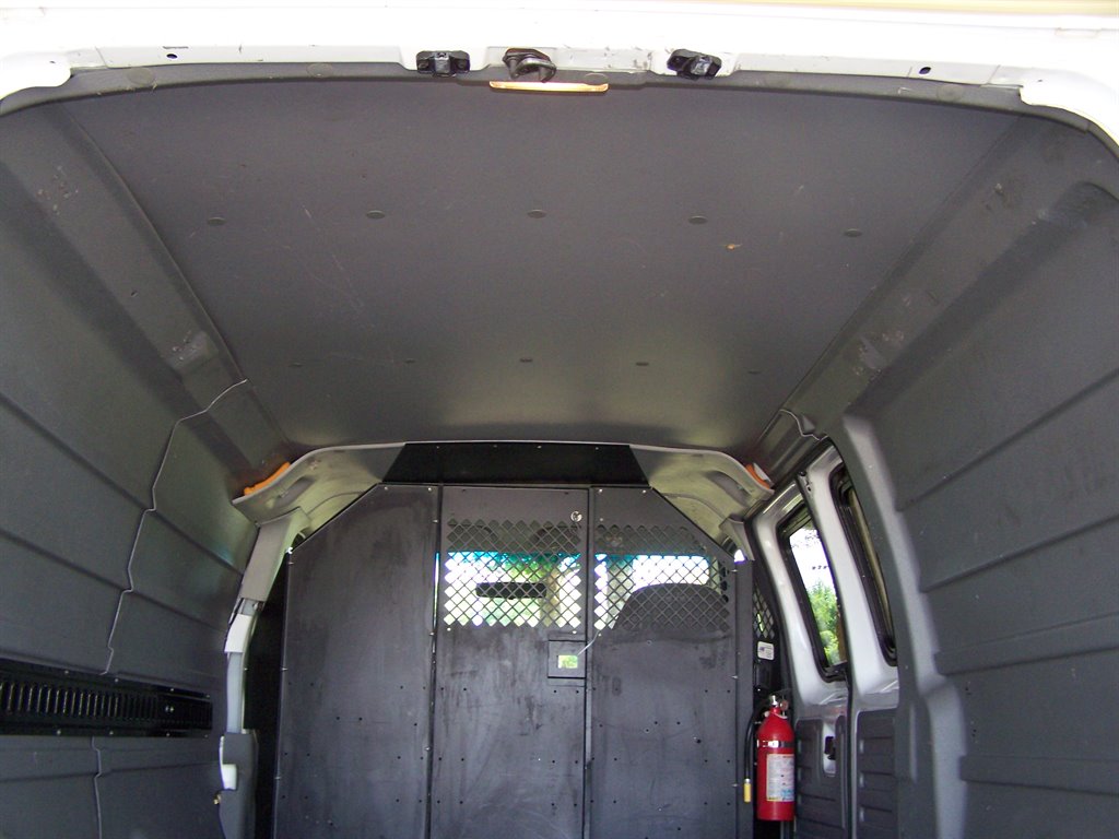 2005 Ford E-350 - $16,890