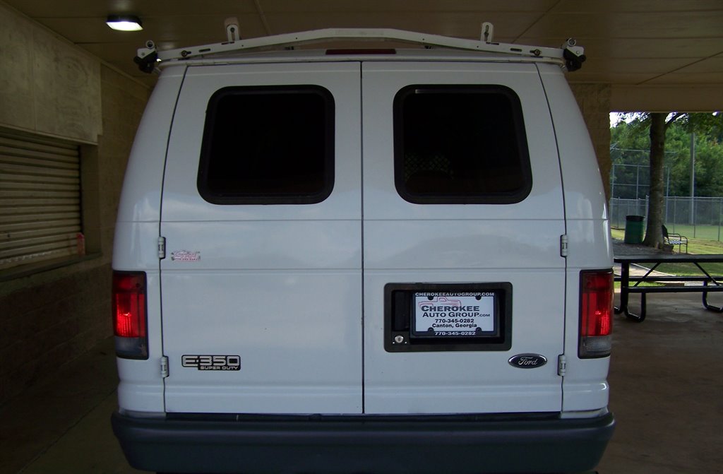 2005 Ford E-350 - $16,890