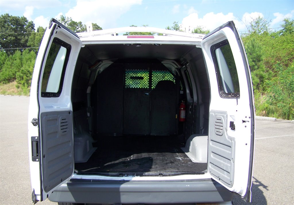 2005 Ford E-350 - $16,890
