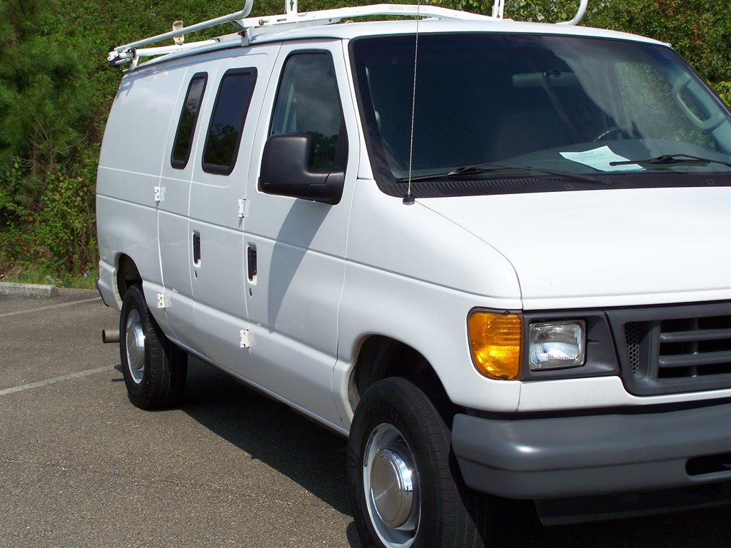 2005 Ford E-350 - $16,890