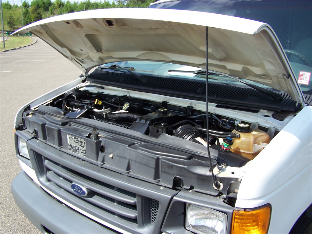 2005 Ford E-350 - $16,890
