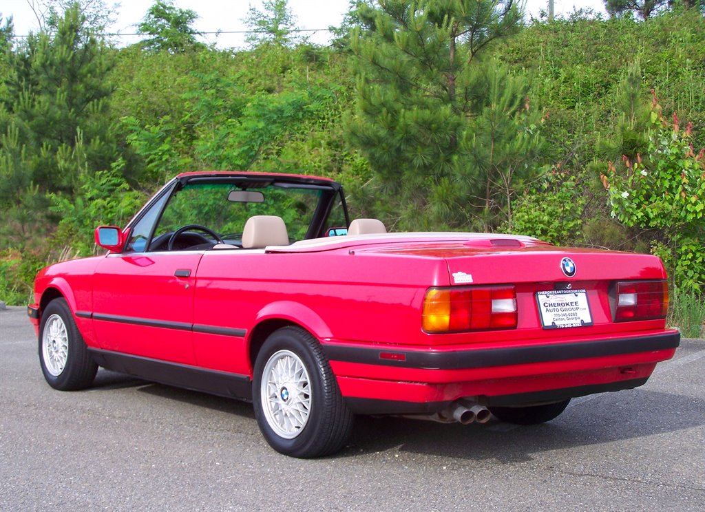 1993 BMW 3-Series 325i photo