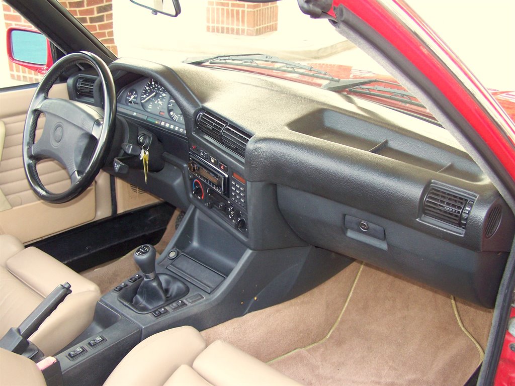 1993 BMW 3-Series 325i photo