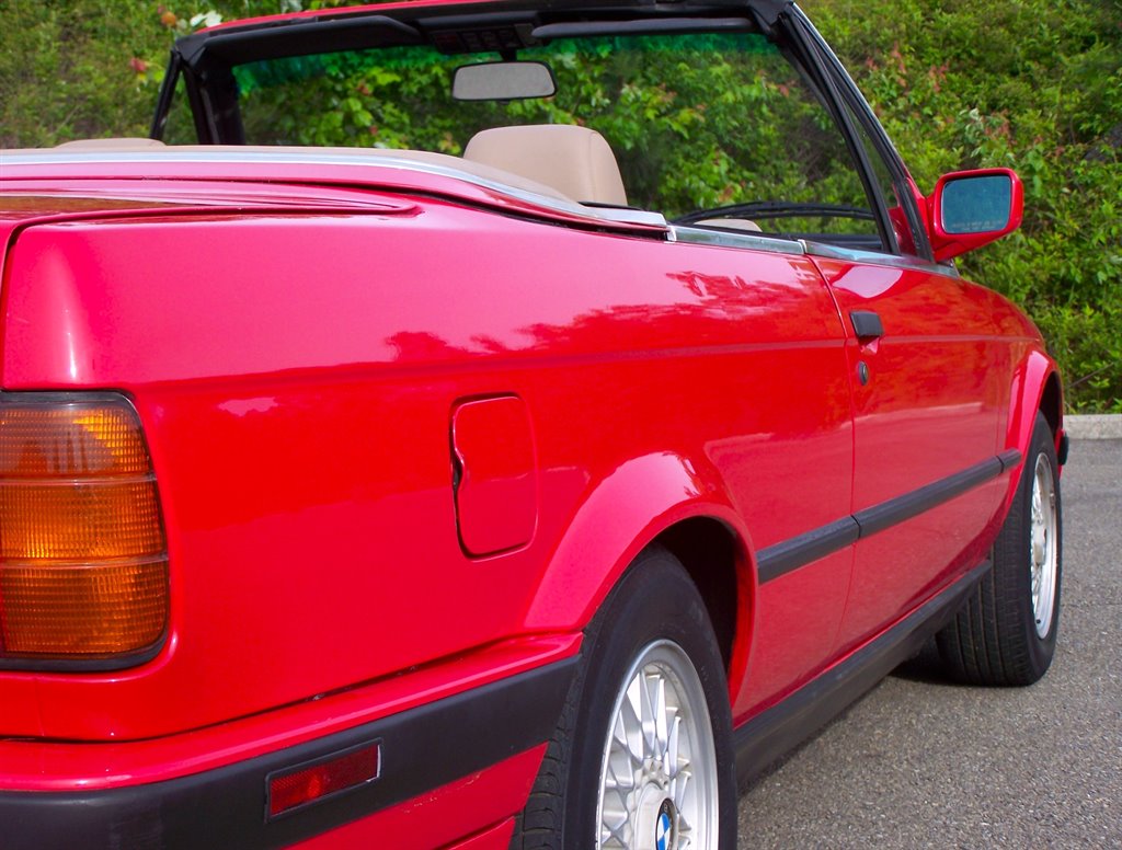 1993 BMW 3-Series 325i photo
