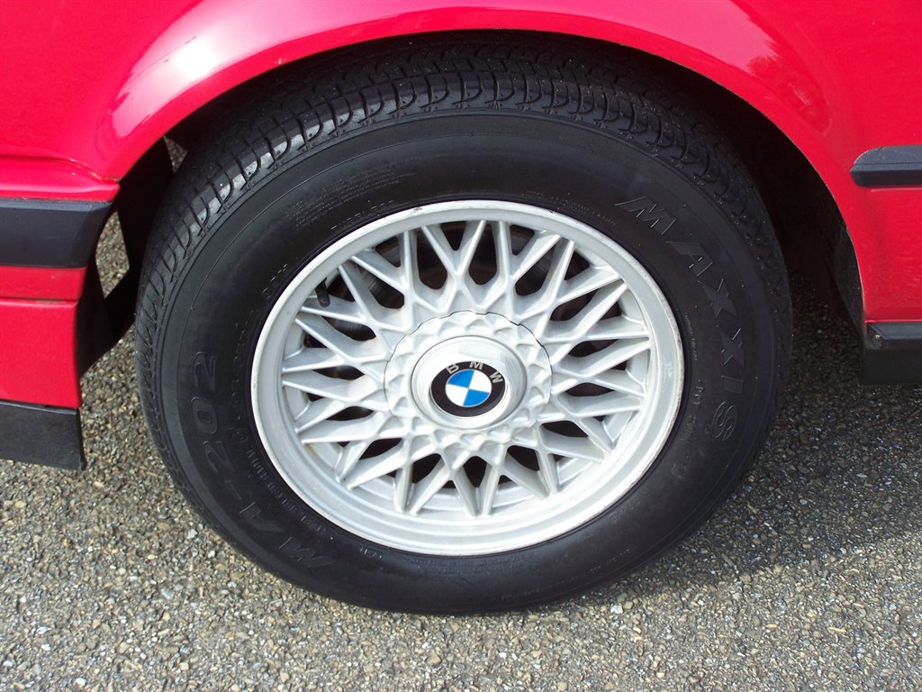 1993 BMW 3-Series 325i photo