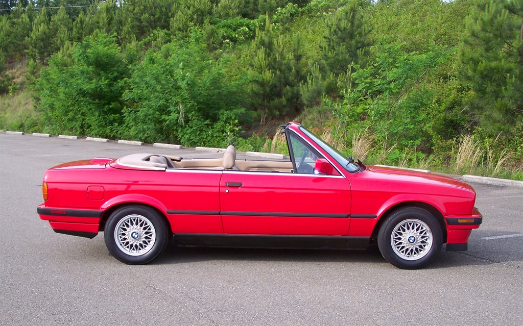 1993 BMW 3-Series 325i photo
