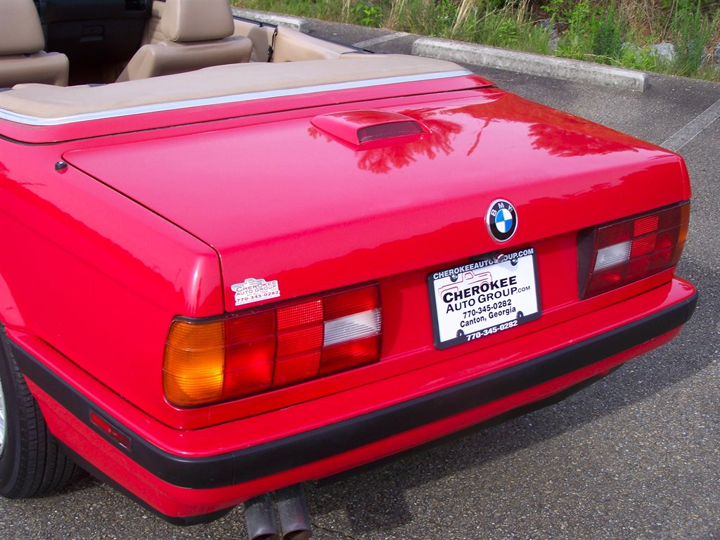 1993 BMW 3-Series 325i photo