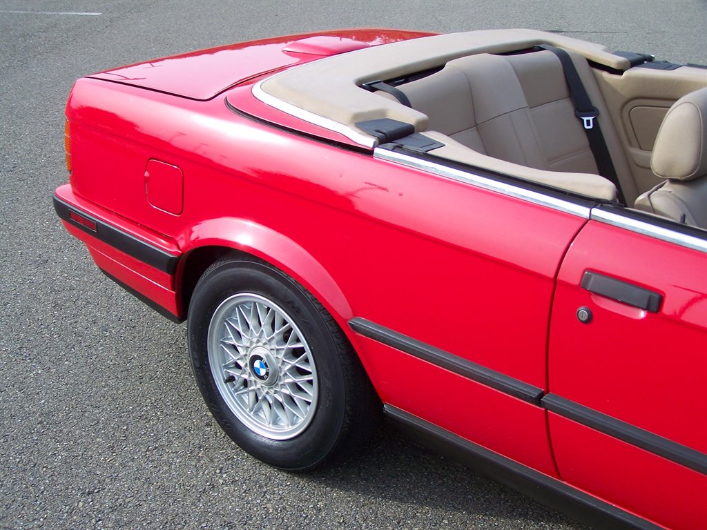 1993 BMW 3-Series 325i photo