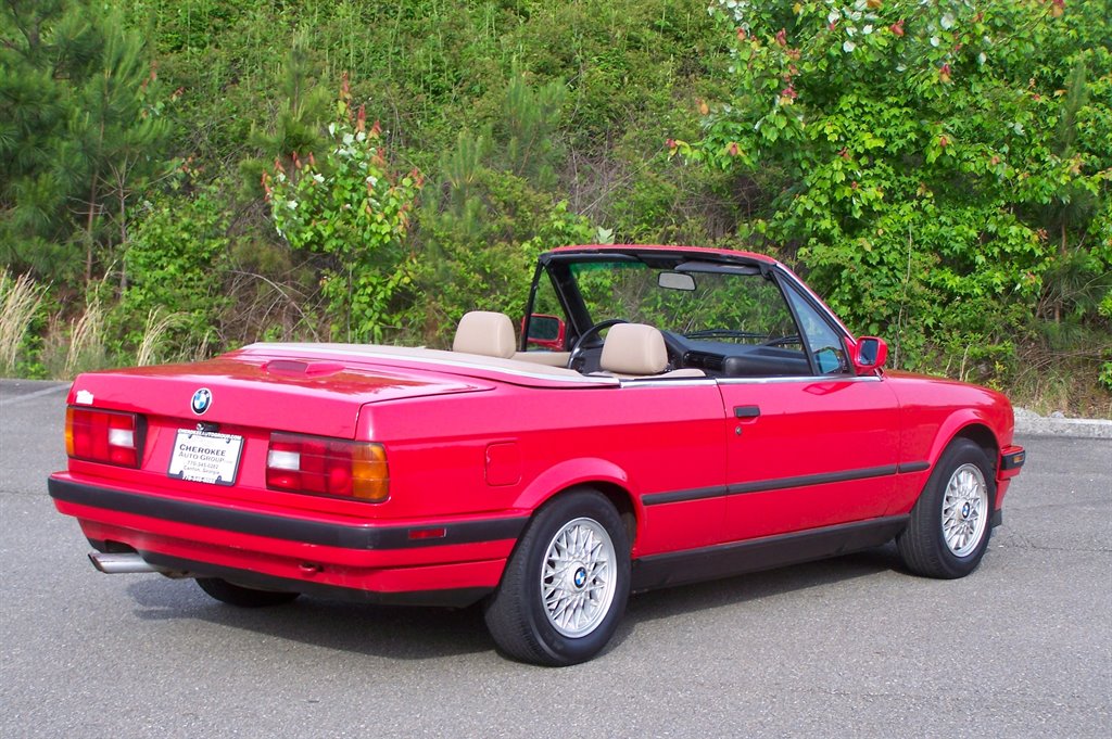 1993 BMW 3-Series 325i photo