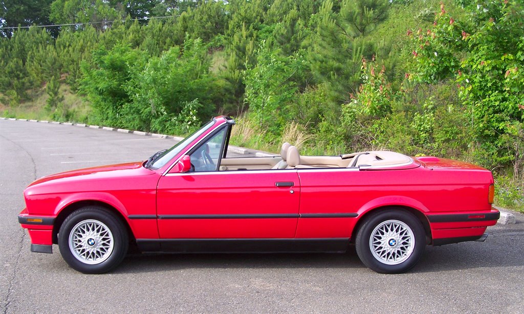 1993 BMW 3-Series 325i photo