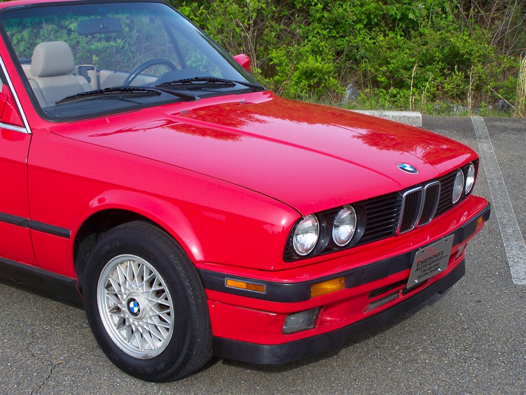 1993 BMW 3-Series 325i photo