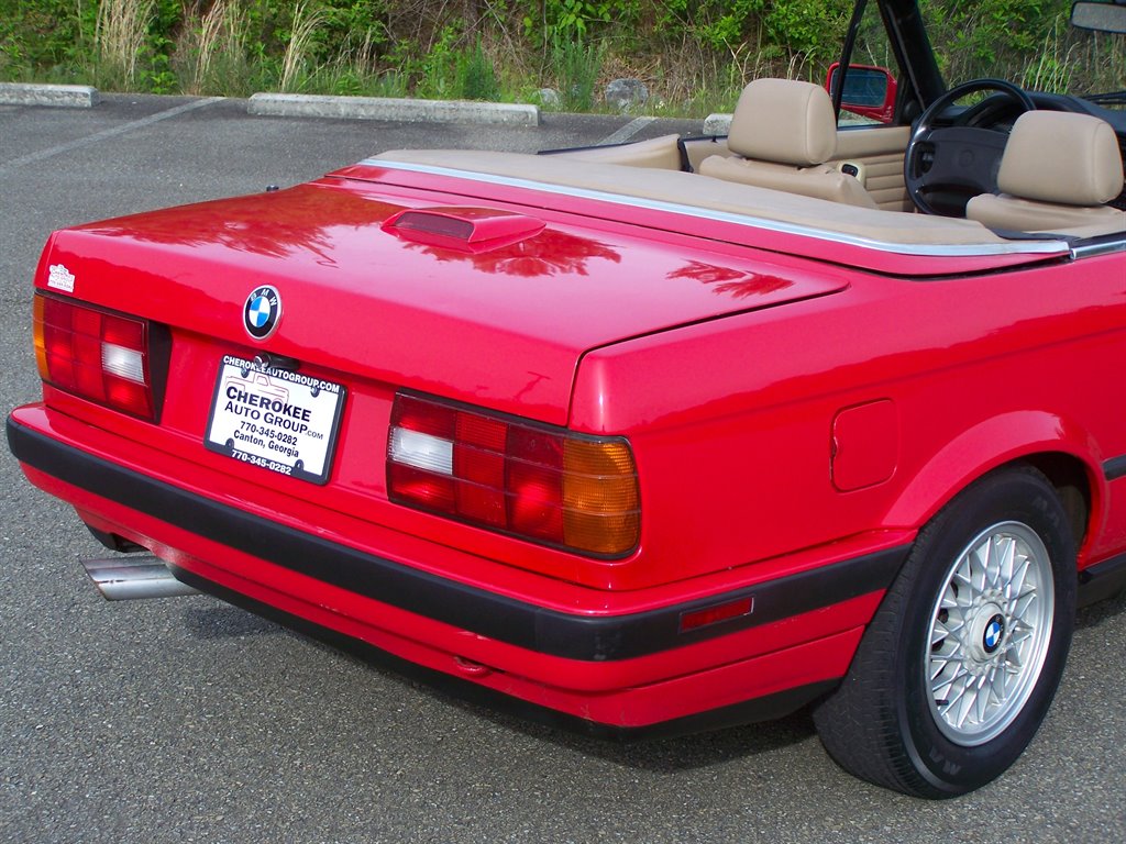 1993 BMW 3-Series 325i photo
