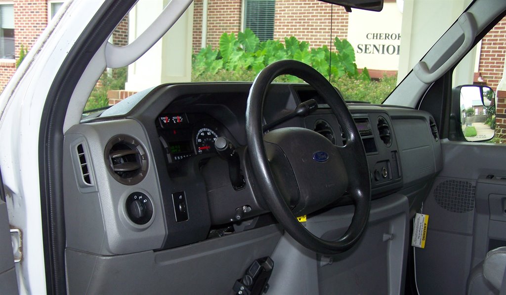 2010 Ford E-350 - $18,990
