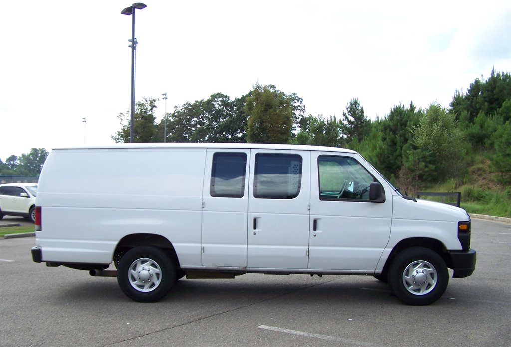 2010 Ford E-350 - $18,990