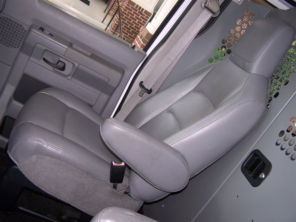 2010 Ford E-350 - $18,990