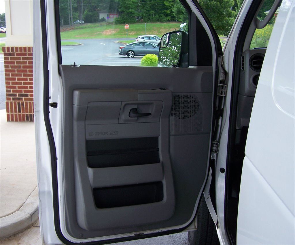 2010 Ford E-350 - $18,990