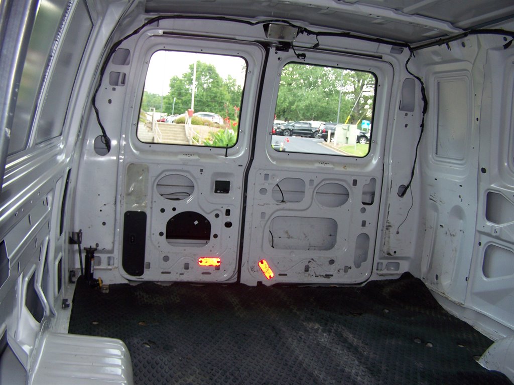 2010 Ford E-350 - $18,990