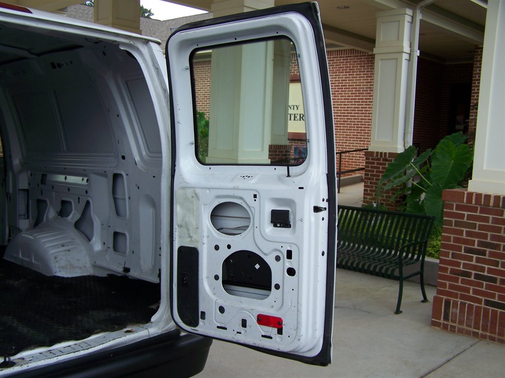 2010 Ford E-350 - $18,990