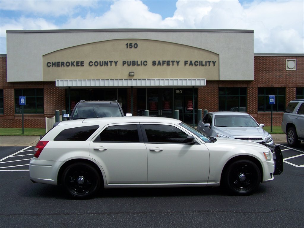2008 Dodge Magnum - $18,890