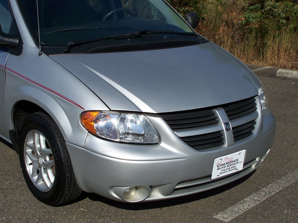 2005 Dodge Grand Caravan - $13,890