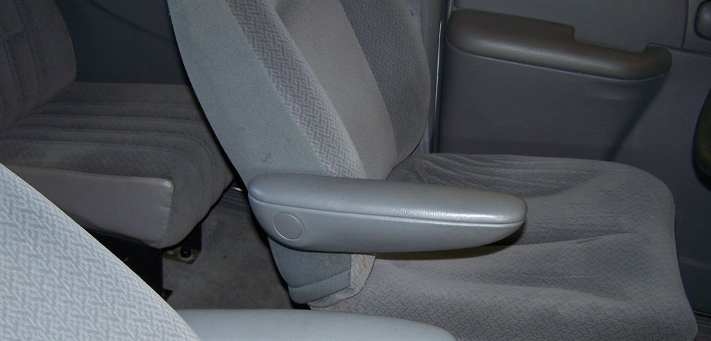2005 Dodge Grand Caravan - $13,890