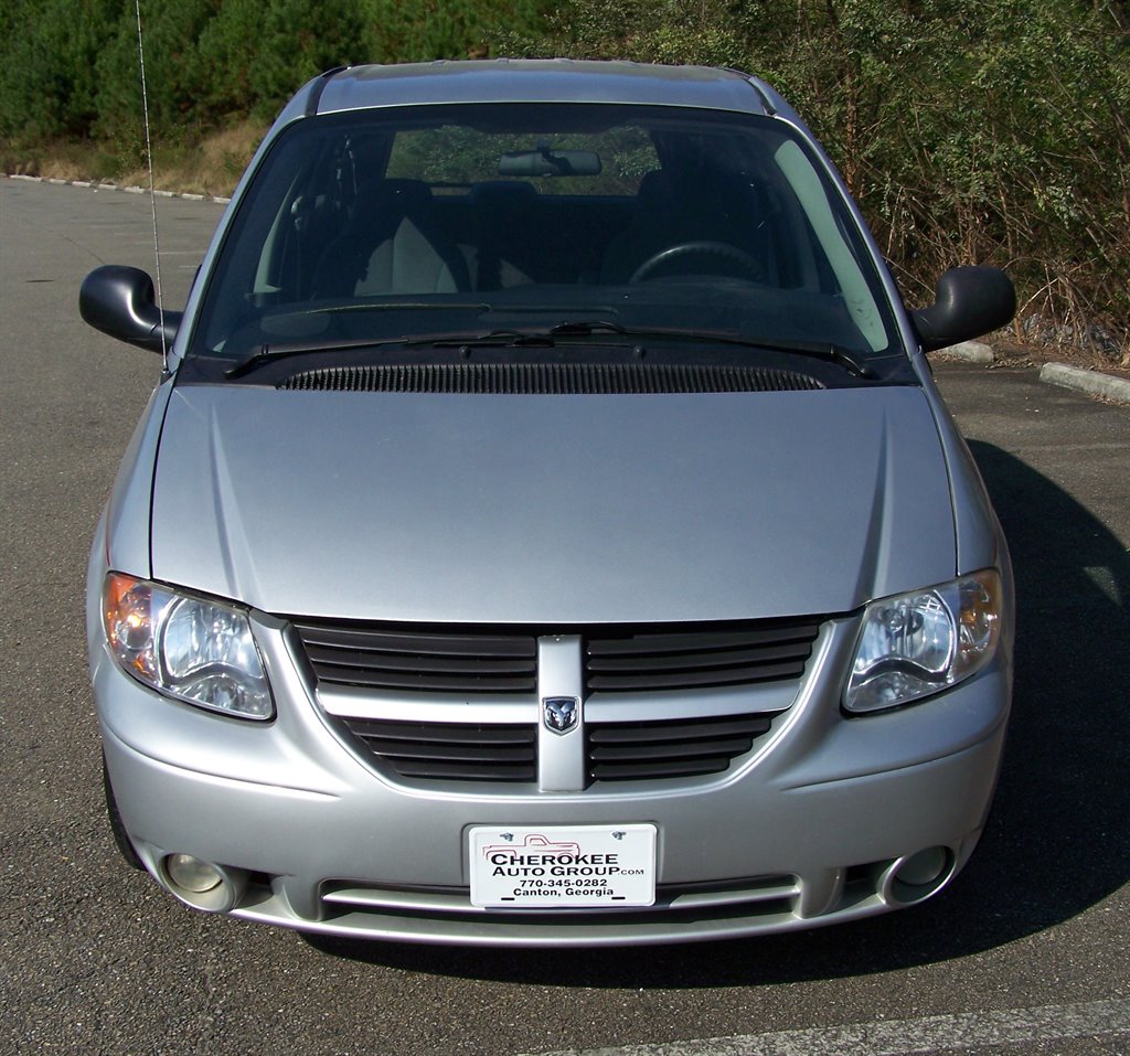 2005 Dodge Grand Caravan - $13,890