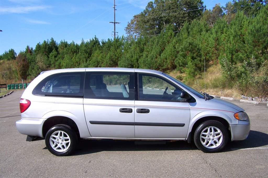 2005 Dodge Grand Caravan - $13,890