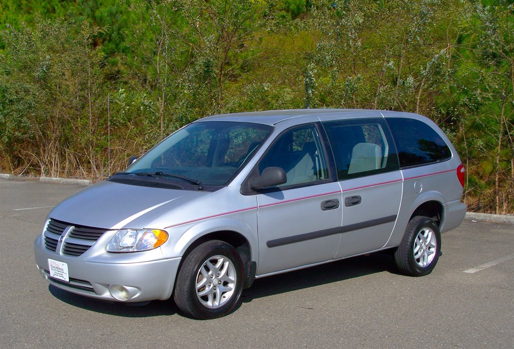 2005 Dodge Grand Caravan - $13,890