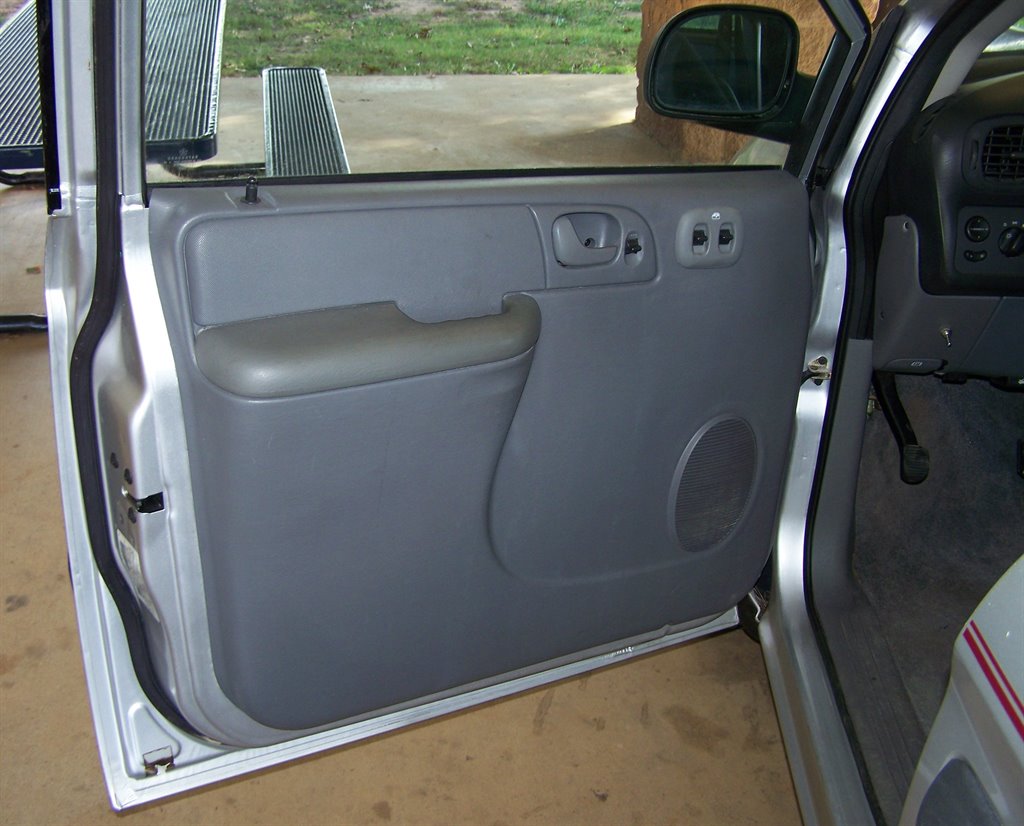 2005 Dodge Grand Caravan - $13,890